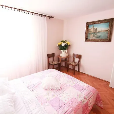 Apartment Amazing Balcony View, 3 Apt On The Beach Komiza