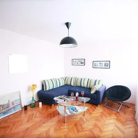 Amazing Balcony View, 3 Apt On The Beach Apartment