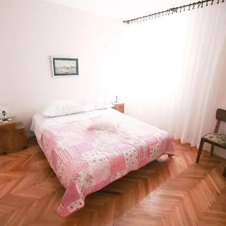 Amazing Balcony View, 3 Apt On The Beach Komiza