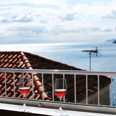 Amazing Balcony View, 3 Apt On The Beach Apartment *