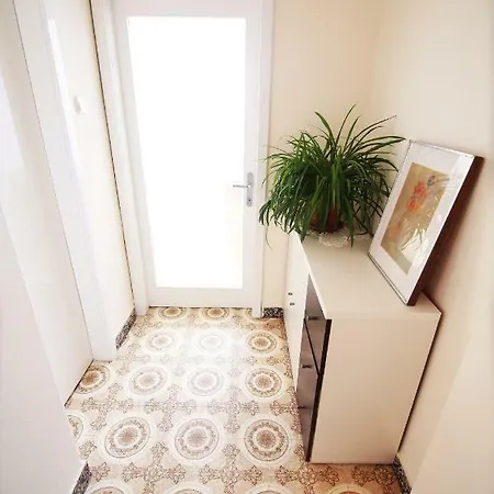 Amazing Balcony View, 3 Apt On The Beach * Komiza