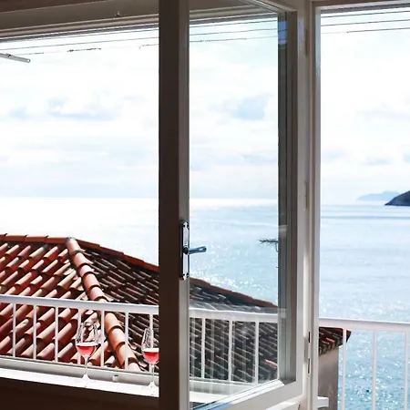 Amazing Balcony View, 3 Apt On The Beach Apartment *