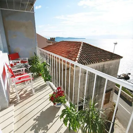 Amazing Balcony View, 3 Apt On The Beach Apartment